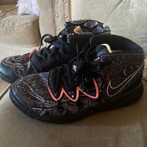 Nike basketball shoes size 3Y great condition only worn a few times